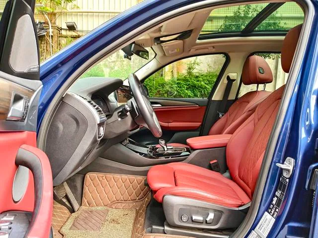 BMW X3 2022 xDrive30i Leading Type M Obsidian Night Suit interior photo 6 BMW X3 2022 xDrive30i Leading Type M Obsidian Night Suit interior photo 6