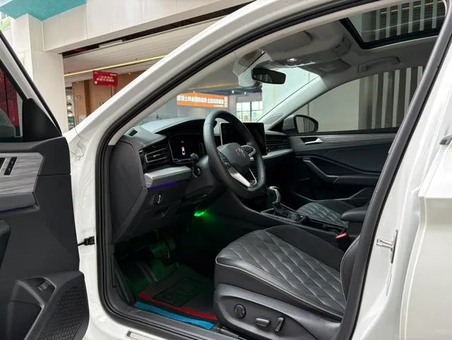 Volkswagen Sagitar 2025 300TSI DSG Premium Edition exterior photo 4