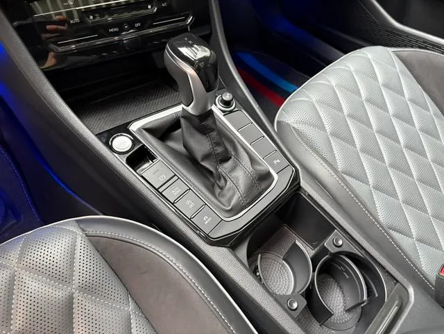 Volkswagen Sagitar 2025 300TSI DSG Premium Edition interior photo 9