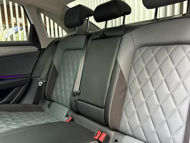 Volkswagen Sagitar 2025 300TSI DSG Premium Edition interior photo 12