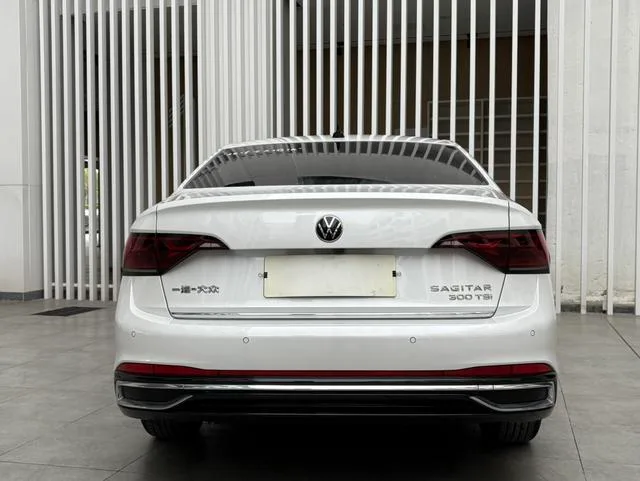 Volkswagen Sagitar 2025 300TSI DSG Premium Edition interior photo 15
