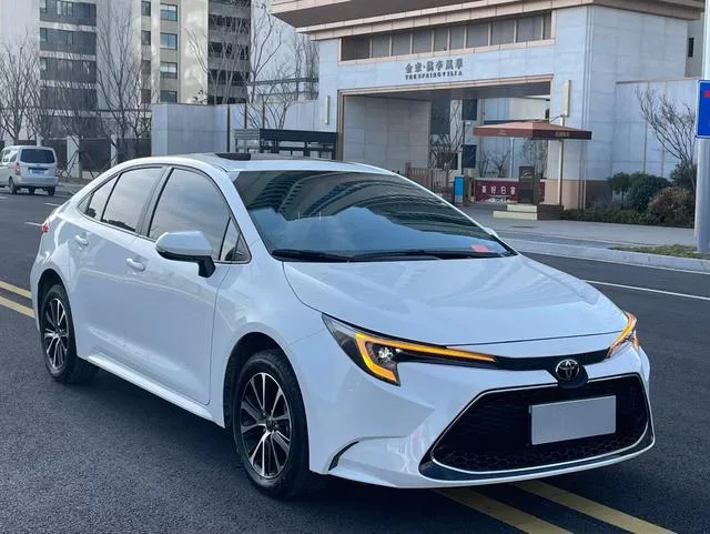 Toyota Levin 2024 185T Edición de lujo exterior foto 3 Toyota Levin 2024 185T Edición de lujo exterior foto 3