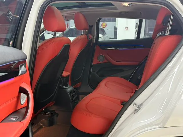 BMW X2 2022 sDrive25i M Sports suit interior photo 9 BMW X2 2022 sDrive25i M Sports suit interior photo 9