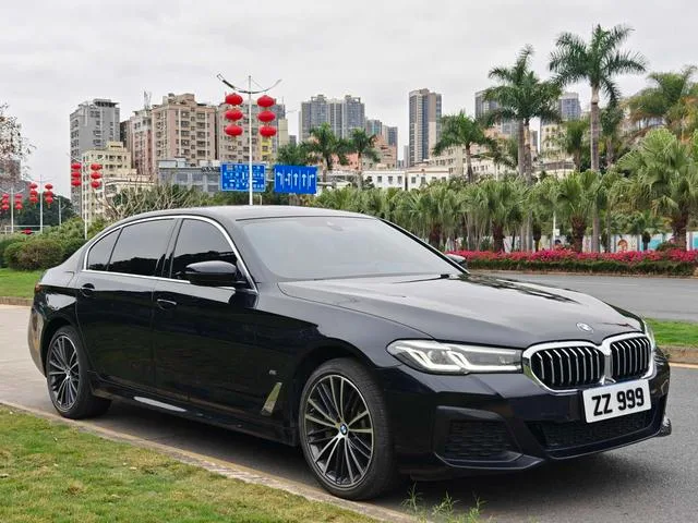 BMW 5 Series 2022 Reforma 530Li Líder M Conjunto deportivo exterior foto 3 BMW 5 Series 2022 Reforma 530Li Líder M Conjunto deportivo exterior foto 3