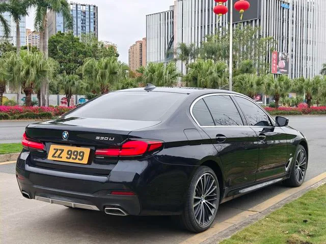 BMW 5 Series 2022 Reforma 530Li Líder M Conjunto deportivo exterior foto 7 BMW 5 Series 2022 Reforma 530Li Líder M Conjunto deportivo exterior foto 7