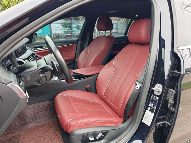 BMW 5 Series 2022 Reforma 530Li Líder M Conjunto deportivo interior foto 9 BMW 5 Series 2022 Reforma 530Li Líder M Conjunto deportivo interior foto 9