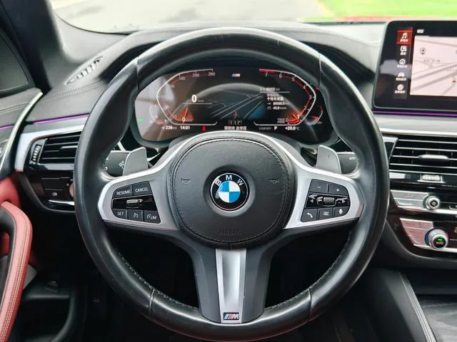 BMW 5 Series 2022 Reforma 530Li Líder M Conjunto deportivo interior foto 14 BMW 5 Series 2022 Reforma 530Li Líder M Conjunto deportivo interior foto 14