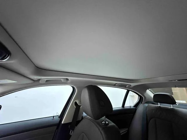 BMW 3 Series 2023 320Li M Conjunto deportivo interior foto 12 BMW 3 Series 2023 320Li M Conjunto deportivo interior foto 12