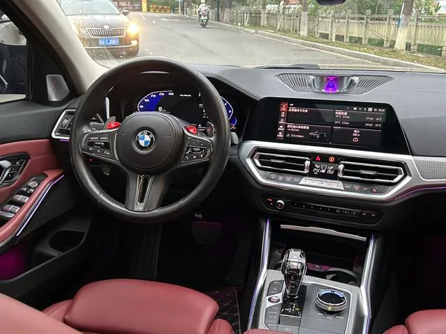 BMW 3 Series 2022 Mise à jour 330i M Set de nuit de sport intérieur photo 16