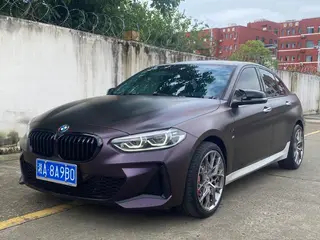 BMW 1 Series 2023 125i M Edición nocturna deportiva