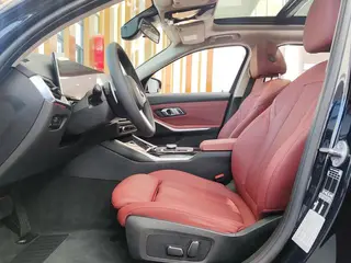 BMW 3 Series 2023 325Li M Sports suit interior photo 9 BMW 3 Series 2023 325Li M Sports suit interior photo 9