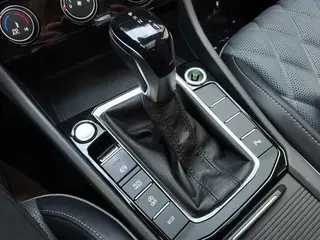 Volkswagen Sagitar 2023 300TSI DSG Versión más allá interior foto 16