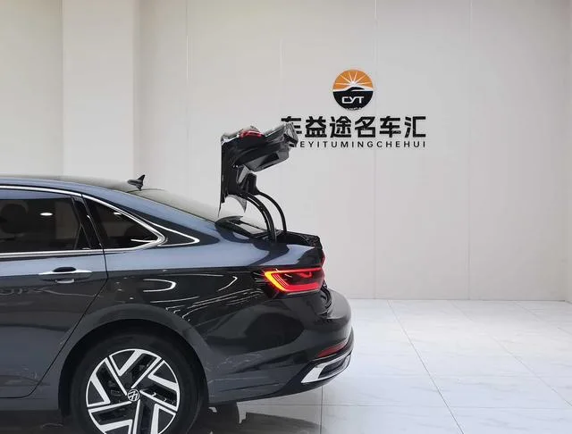 Volkswagen Sagitar 2023 300TSI DSG Versión más allá interior foto 18