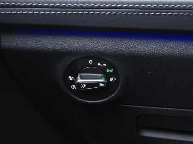 Volkswagen Sagitar 2023 300TSI DSG Versión más allá interior foto 19