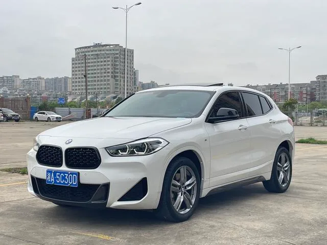 BMW X2 2023 sDrive25i M Edición nocturna deportiva exterior foto 1 BMW X2 2023 sDrive25i M Edición nocturna deportiva exterior foto 1