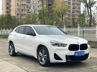 BMW X2 2023 sDrive25i M Edición nocturna deportiva exterior foto 2 BMW X2 2023 sDrive25i M Edición nocturna deportiva exterior foto 2