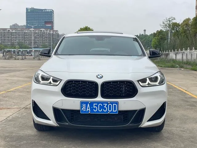 BMW X2 2023 sDrive25i M Edición nocturna deportiva exterior foto 3 BMW X2 2023 sDrive25i M Edición nocturna deportiva exterior foto 3