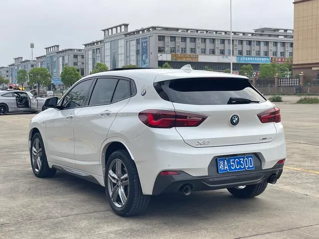 BMW X2 2023 sDrive25i M Edición nocturna deportiva exterior foto 4 BMW X2 2023 sDrive25i M Edición nocturna deportiva exterior foto 4