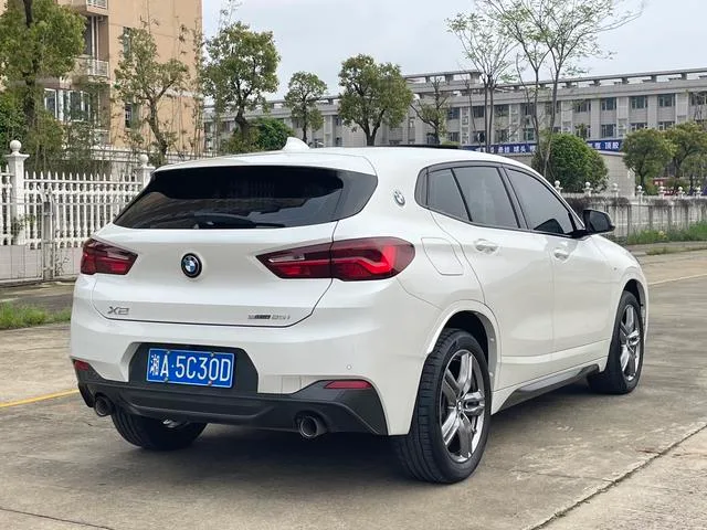 BMW X2 2023 sDrive25i M Edición nocturna deportiva exterior foto 6 BMW X2 2023 sDrive25i M Edición nocturna deportiva exterior foto 6