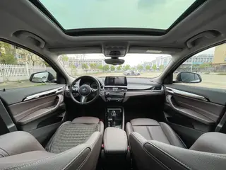 BMW X2 2023 sDrive25i M Edición nocturna deportiva interior foto 11 BMW X2 2023 sDrive25i M Edición nocturna deportiva interior foto 11