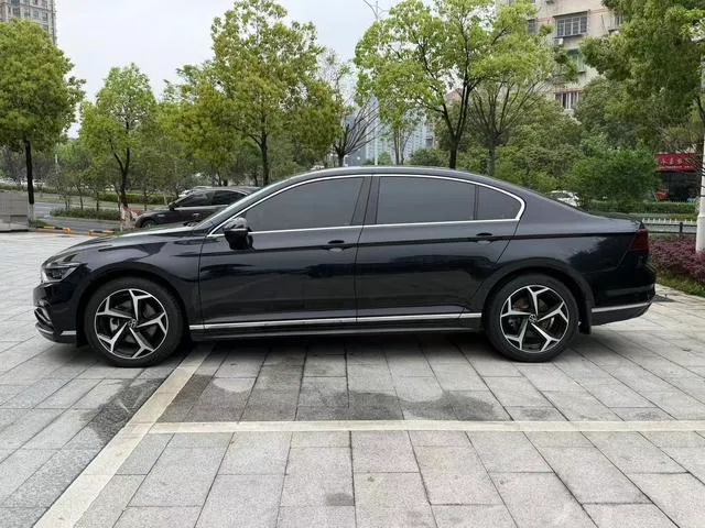 Volkswagen Magotan 2023 200 Edición conmemorativa de 10,000 vehículos 330TSI DSG De lujo exterior foto 4