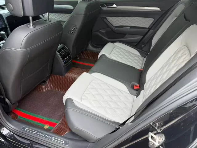 Volkswagen Magotan 2023 200 Edición conmemorativa de 10,000 vehículos 330TSI DSG De lujo interior foto 10