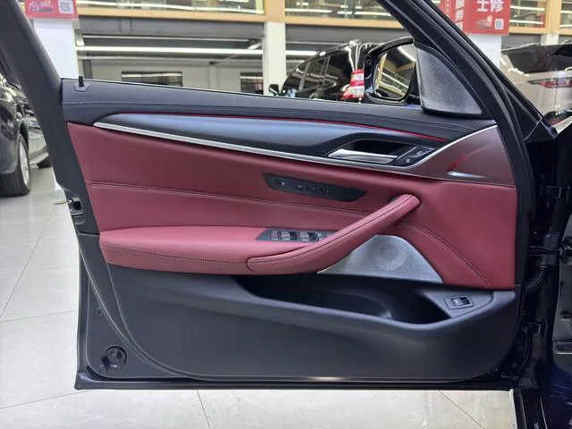 BMW 5 Series 2022 530Li Tipo administrativo M Conjunto deportivo interior foto 14 BMW 5 Series 2022 530Li Tipo administrativo M Conjunto deportivo interior foto 14