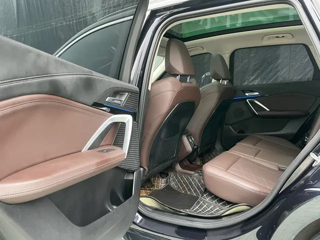 BMW X1 2023 sDrive20Li X Traje de diseño interior foto 18 BMW X1 2023 sDrive20Li X Traje de diseño interior foto 18