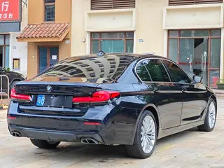 BMW 5 Series 2021 530Li Tipo de lujo Traje de lujo exterior foto 4 BMW 5 Series 2021 530Li Tipo de lujo Traje de lujo exterior foto 4