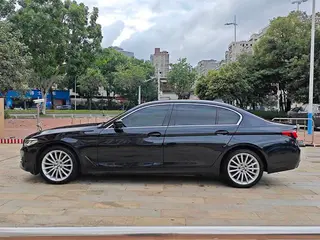 BMW 5 Series 2021 530Li Tipo de lujo Traje de lujo exterior foto 7 BMW 5 Series 2021 530Li Tipo de lujo Traje de lujo exterior foto 7