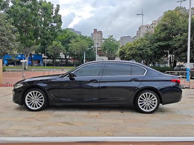 BMW 5 Series 2021 530Li Tipo de lujo Traje de lujo exterior foto 7 BMW 5 Series 2021 530Li Tipo de lujo Traje de lujo exterior foto 7