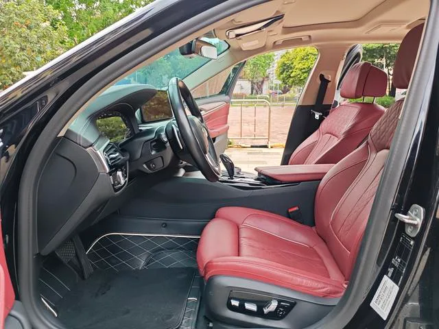 BMW 5 Series 2021 530Li Tipo de lujo Traje de lujo exterior foto 9 BMW 5 Series 2021 530Li Tipo de lujo Traje de lujo exterior foto 9