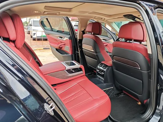 BMW 5 Series 2021 530Li Tipo de lujo Traje de lujo interior foto 12 BMW 5 Series 2021 530Li Tipo de lujo Traje de lujo interior foto 12
