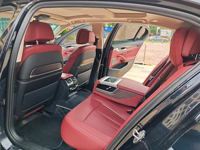 BMW 5 Series 2021 530Li Tipo de lujo Traje de lujo interior foto 14 BMW 5 Series 2021 530Li Tipo de lujo Traje de lujo interior foto 14