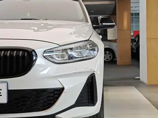 BMW 1 Series 2021 Restyling 120i M Sports Obsidian Night Edition exterior photo 2