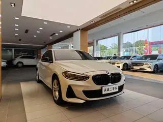 BMW 1 Series 2021 Restyling 120i M Sports Obsidian Night Edition exterior photo 5