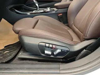 BMW 1 Series 2021 Restyling 120i M Sports Obsidian Night Edition interior photo 11