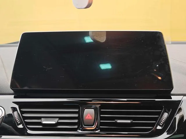 BMW 1 Series 2021 Restyling 120i M Sports Obsidian Night Edition interior photo 16