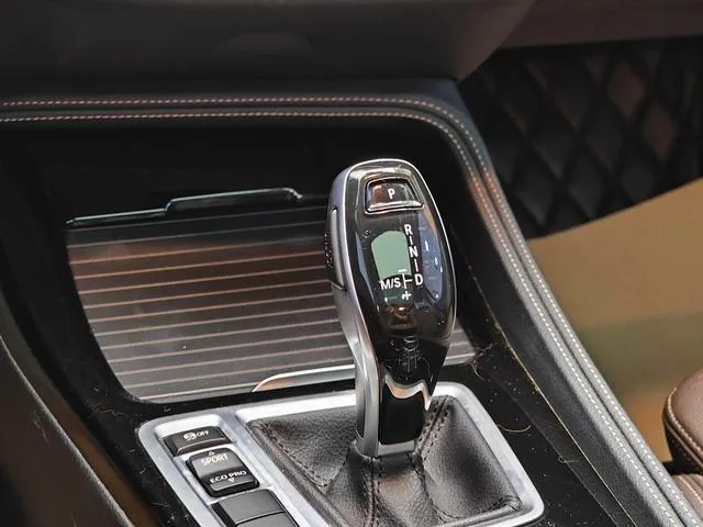 BMW 1 Series 2021 Restyling 120i M Sports Obsidian Night Edition interior photo 18