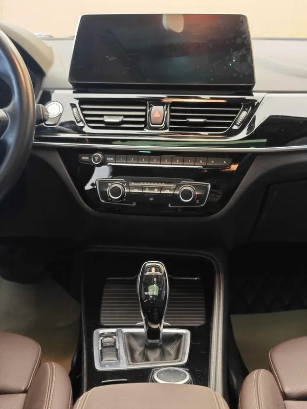 BMW 1 Series 2021 Restyling 120i M Sports Obsidian Night Edition interior photo 20