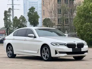 BMW 5 Series 2022 Segundo cambio 530Li Líder Traje de lujo interior foto 10 BMW 5 Series 2022 Segundo cambio 530Li Líder Traje de lujo interior foto 10