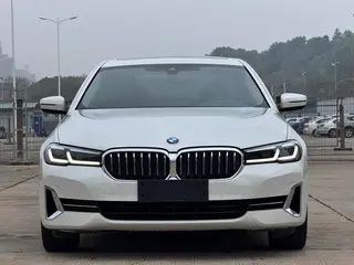 BMW 5 Series 2022 Segundo cambio 530Li Líder Traje de lujo interior foto 16 BMW 5 Series 2022 Segundo cambio 530Li Líder Traje de lujo interior foto 16