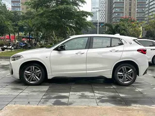 BMW X2 2023 sDrive25i M Sports Obsidian Night Edition interior photo 9 BMW X2 2023 sDrive25i M Sports Obsidian Night Edition interior photo 9