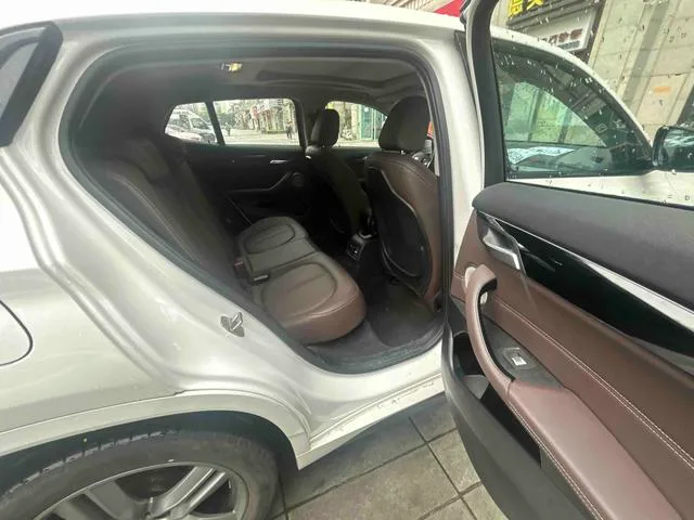BMW X2 2023 sDrive25i M Sports Obsidian Night Edition interior photo 16 BMW X2 2023 sDrive25i M Sports Obsidian Night Edition interior photo 16
