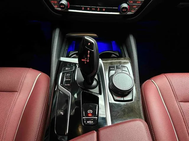 BMW 5 Series 2022 525Li M Sports suit interior photo 15 BMW 5 Series 2022 525Li M Sports suit interior photo 15