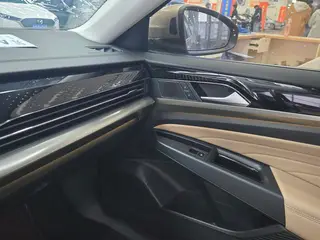Volkswagen Passat 2022 380TSI Luxury Edition interior photo 9 Volkswagen Passat 2022 380TSI Luxury Edition interior photo 9