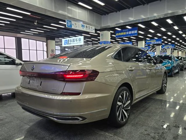 Volkswagen Passat 2022 380TSI Luxury Edition interior photo 12 Volkswagen Passat 2022 380TSI Luxury Edition interior photo 12