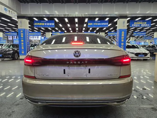 Volkswagen Passat 2022 380TSI Luxury Edition interior photo 13 Volkswagen Passat 2022 380TSI Luxury Edition interior photo 13