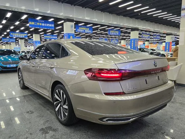 Volkswagen Passat 2022 380TSI Luxury Edition interior photo 14 Volkswagen Passat 2022 380TSI Luxury Edition interior photo 14