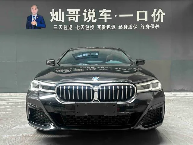 BMW 5 Series 2022 530Li Лидирующий M Спортивный костюм экстерьер фото 4 BMW 5 Series 2022 530Li Лидирующий M Спортивный костюм экстерьер фото 4